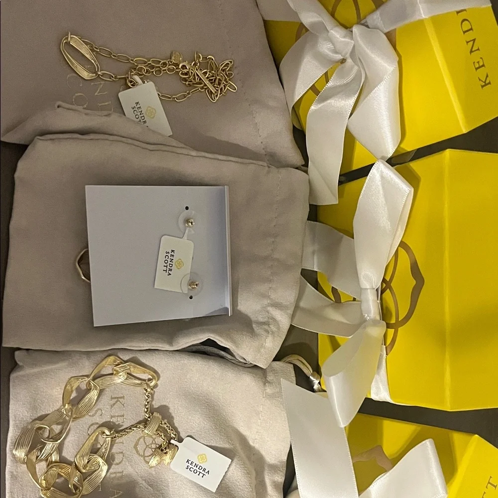 Kendra Scott Gold-Tone Link Jewelry Set with Drop Earrings, bracelet , necklace - Picture 7 of 7